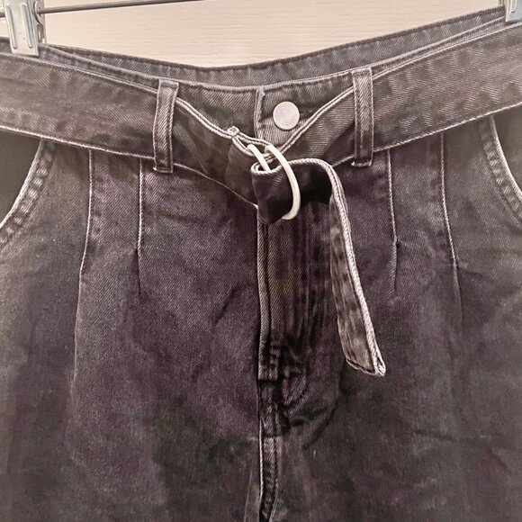 H & M-High Waisted Mom Jeans-Black Distressed Size 4 -Cotton Blend-Belted-Trend - Picture 6 of 15